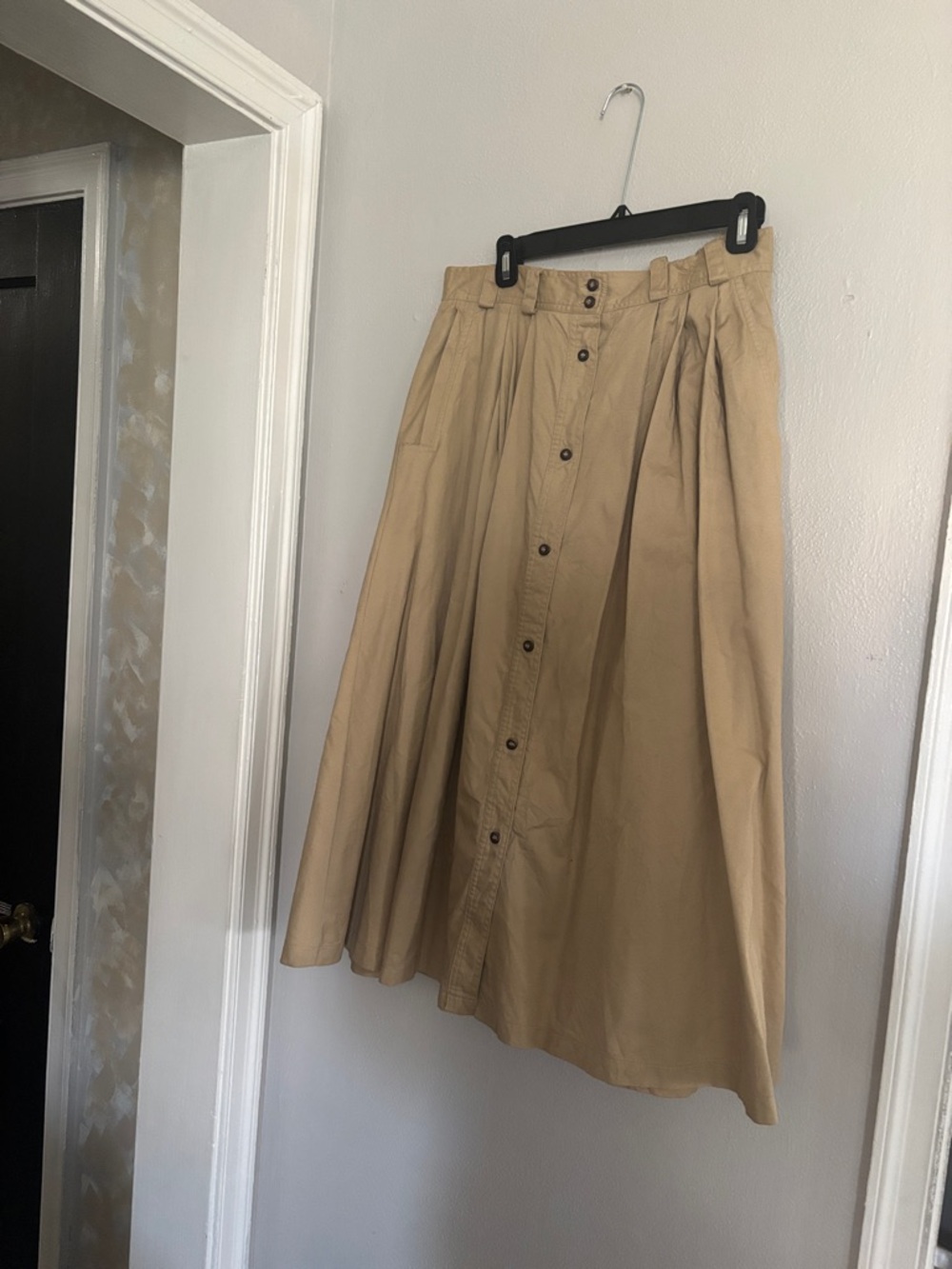 Classic Button-Front Midi Skirt in Khaki